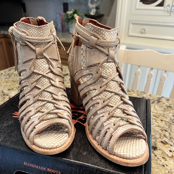 Authentic FreeBird Wazee Beige summer boots like new. Fits like size 10 - Picture 2 of 10